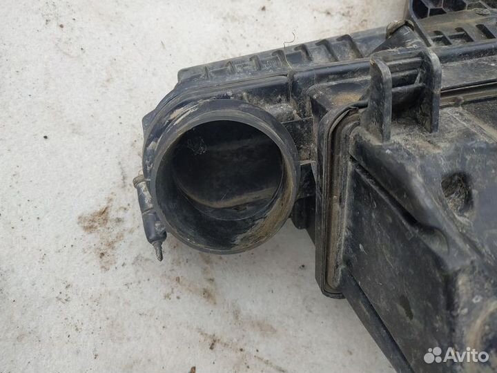 Корпус воздушного фильтра Peugeot 408