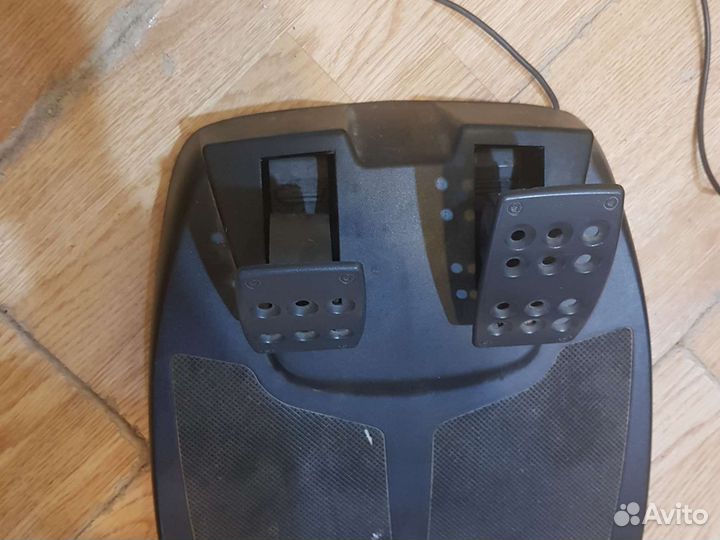 Игровой руль logitech momo
