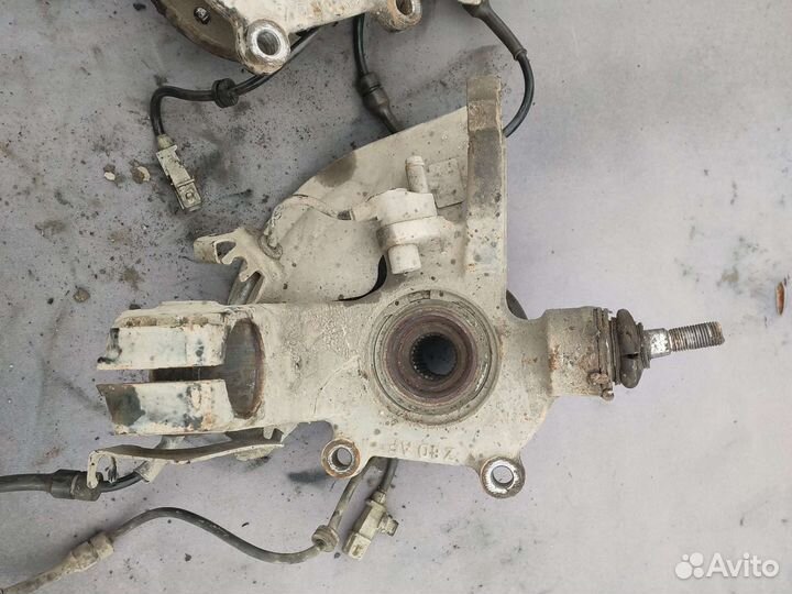 Передний поворотный кулак ступица Пежо 607