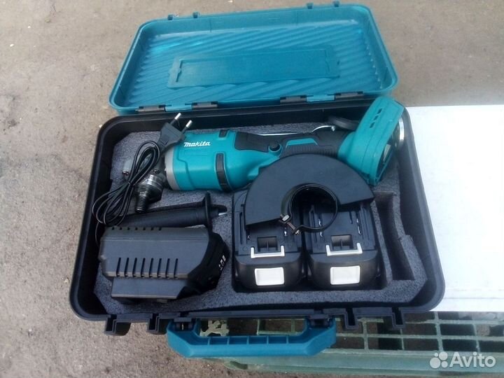 Подается аккумуляторная болгарка