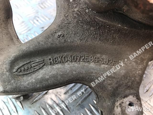 Кулак поворотный правый Audi A4 2009