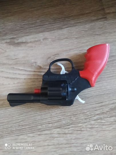 Пистолет с пистонами