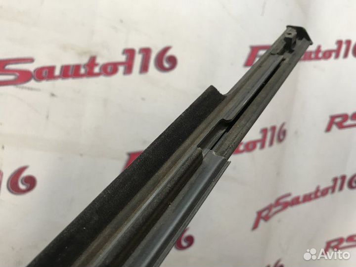 Молдинг стекла передний правый Citroen C-Crosser