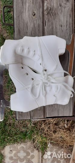 Коньки фигурные женские 39 размер