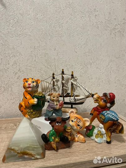 Сувениры парусник, пирамида оникс, фигурки