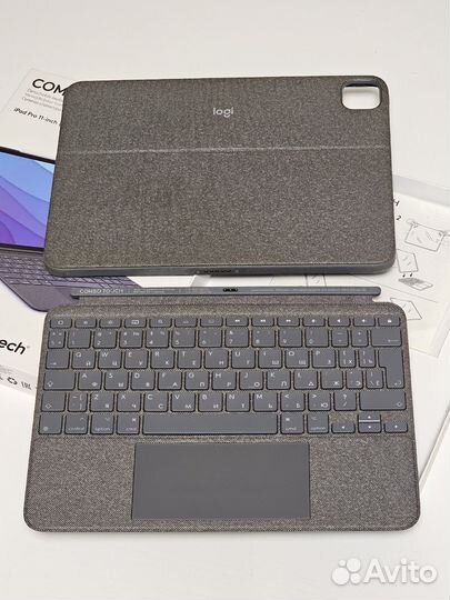 Чехол Logitech Combo Touch iPad Pro 11