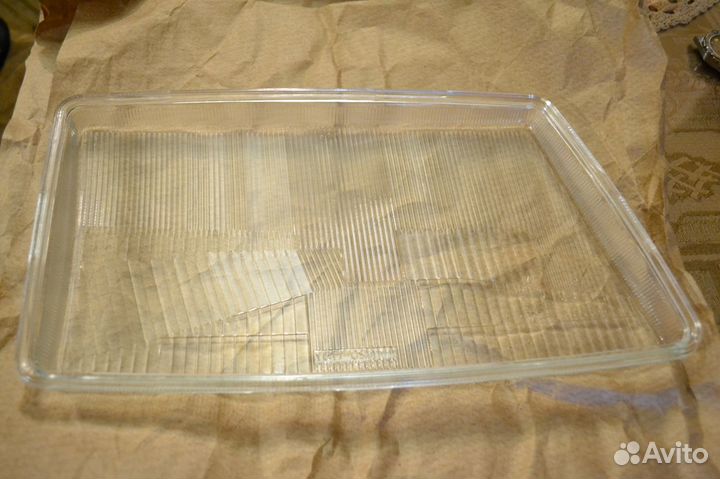 Стекло фары левое TYC 20-1737 024006 024009