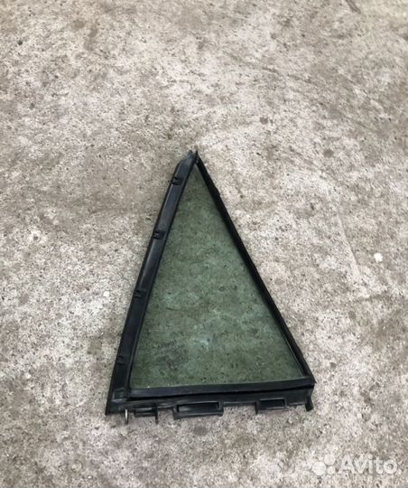 Форточка задняя левая Toyota auris 2007