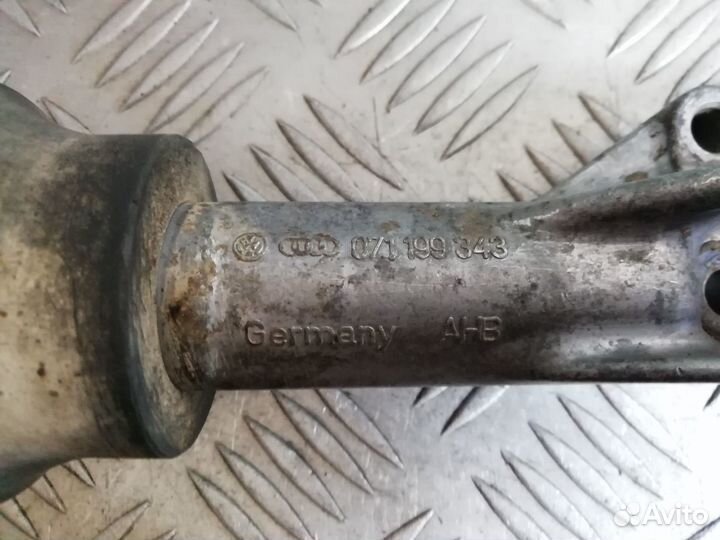 Кронштейн двигателя передний Volkswagen Passat B5