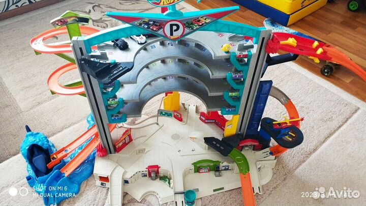 Трек хот Вилс Невообразимый гараж