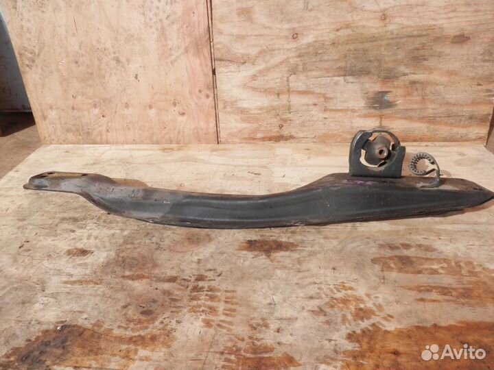 Балка продольная лыжа Toyota Ipsum Avensis Verso