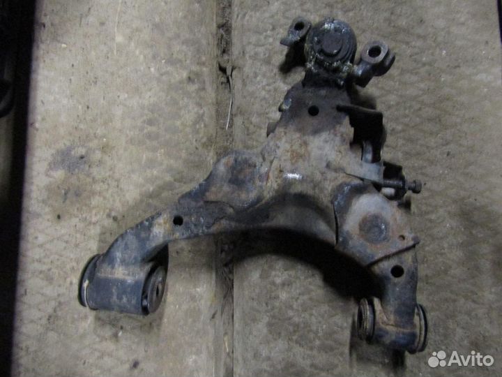 Рычаг передний нижний левый LX 570 2007