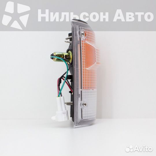 Габарит mazda titan 1989-1991 г бело-желтый, правы