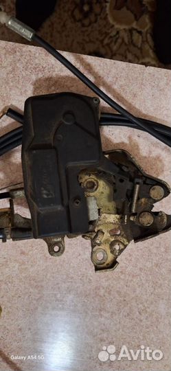 Замок крышки багажника