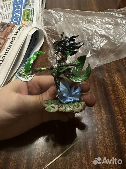 Колекционная фигурка