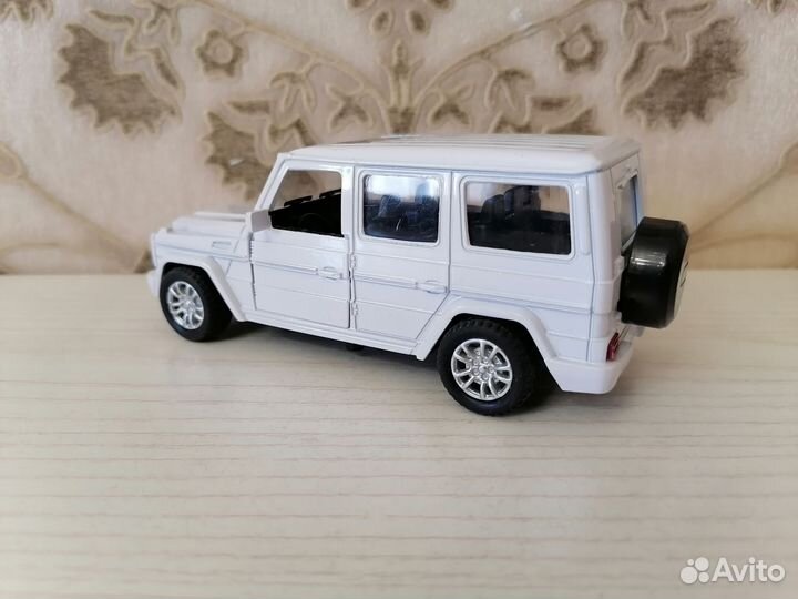 Модель Mersedes-Benz G-класс со звуком/светом 1:43