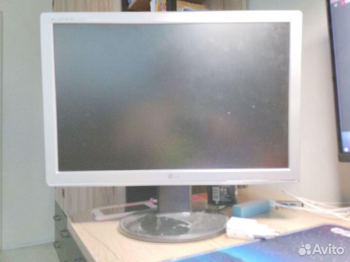 Монитор LG flatron W1942S
