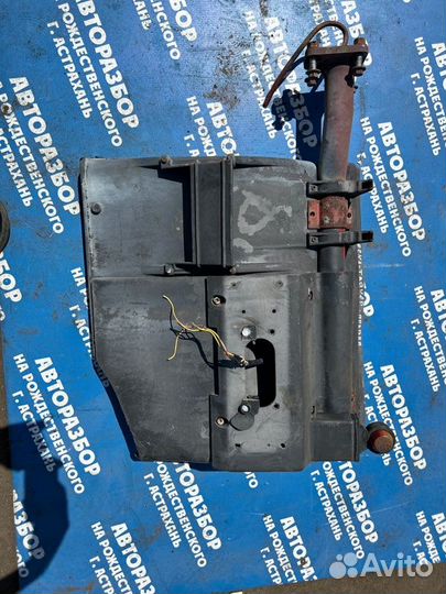 Крепление брызговика. Iveco Eurotrakker 2005