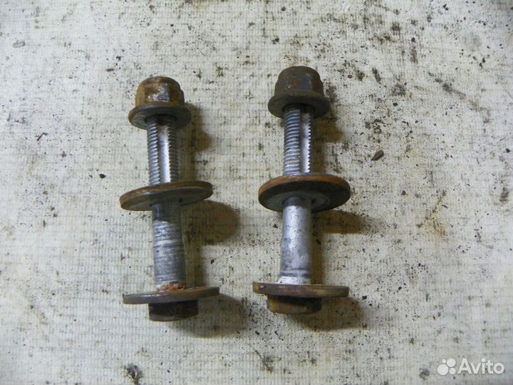 Болт развала задних колес Skoda Octavia