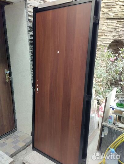 Дверь входная металлическая