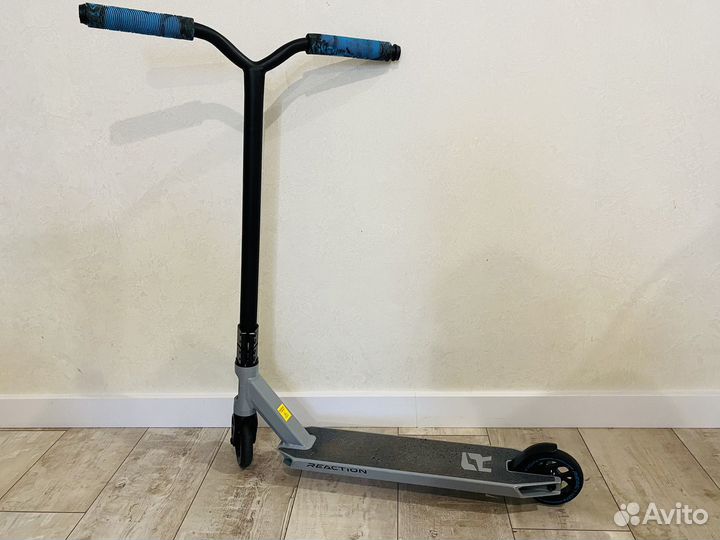 Трюковой самокат reaction stunt 3.0
