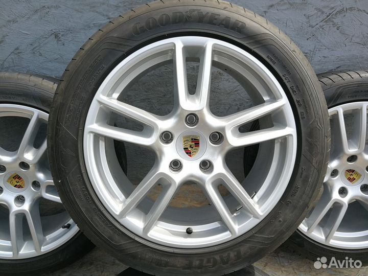 Разношрокие колеса R19 оригинал Porsche Panamera
