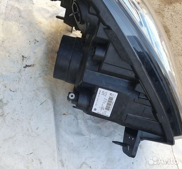 Фара Renault Trafic III (2014-2021)