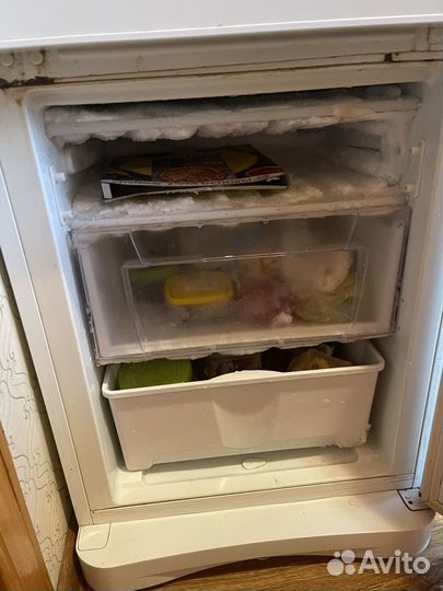 Холодильник бу indesit C138G.016