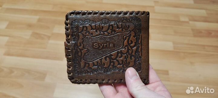 Бумажник из верблюжьей кожи, но это не точно