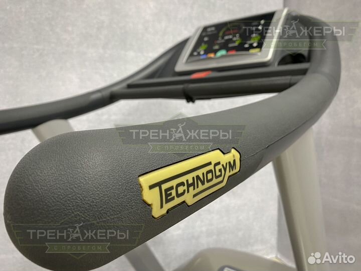 Беговая дорожка Technogym Jog 700 LED с гарантией