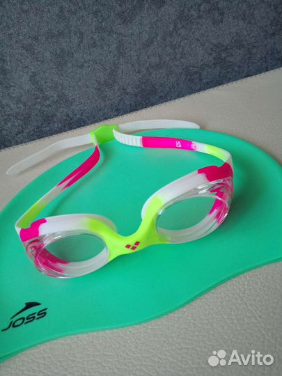 Очки и шапочка для плавания
