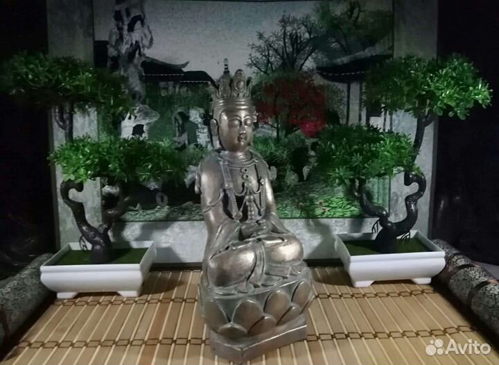 Антикварная статуэтка Будда с кинжалом