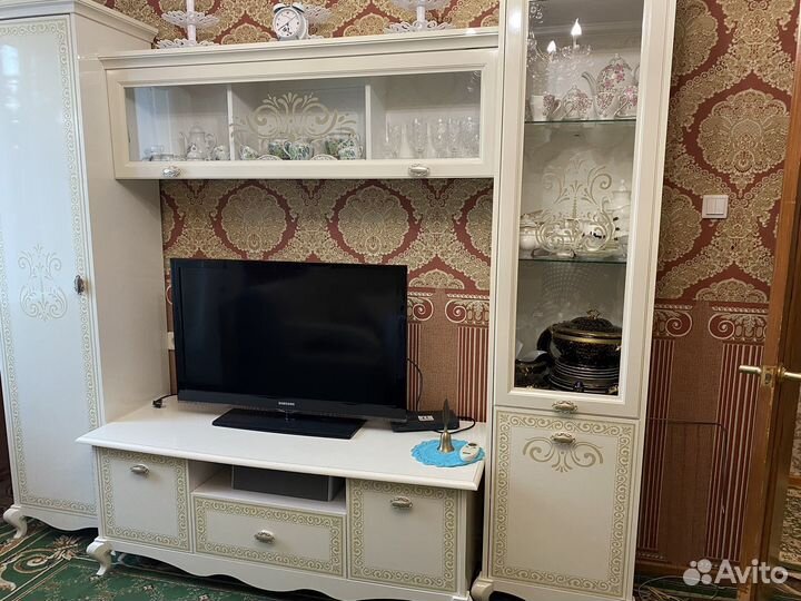 Стенка в гостиную белая