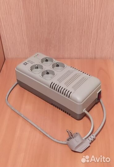 Стабилизатор напряжения Defender Premium AVR 1000