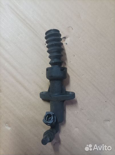 Рабочий цилиндр сцепления Пежо 308