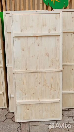 Дверь деревянная входная