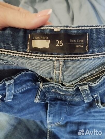 Джинсы женские levis 26