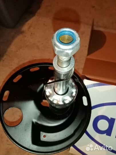 Rav-4 2006-2012г Амортизатор передний правый новый