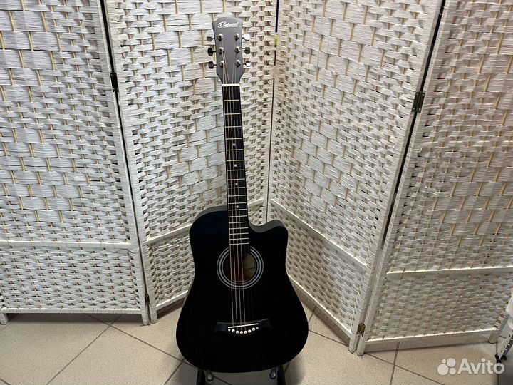 Гитара + комплект для начинающих