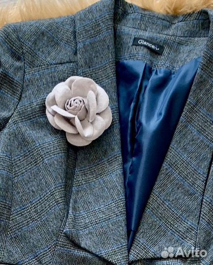 Брошь цветок