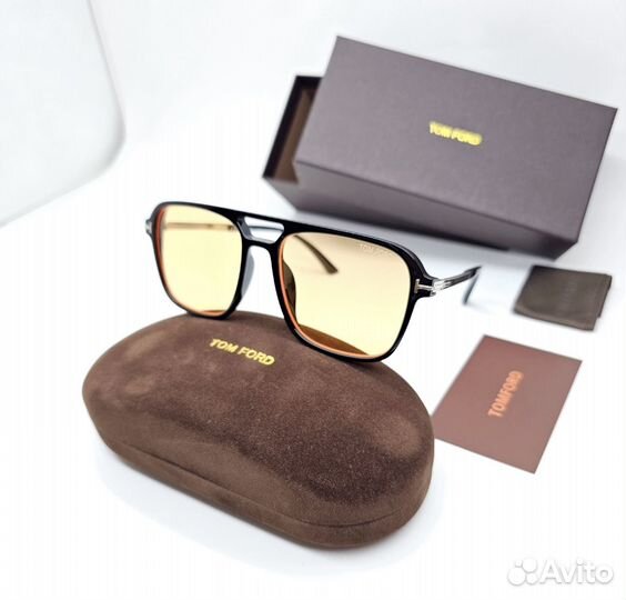 Солнцезащитные очки TOM ford