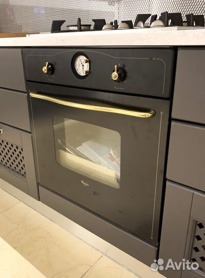 Встраиваемый духовой шкаф Whirlpool