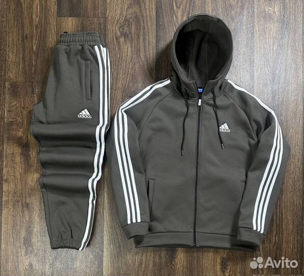 Спортивный костюм adidas на флисе