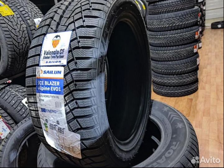 Sailun Ice Blazer Alpine EVO1 235/45 R17 97V