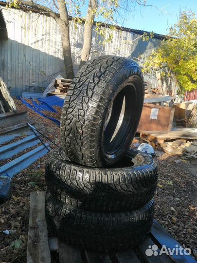 Pirelli Carrier Winter 215/65 R16