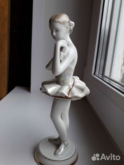 Статуэтка фарфор