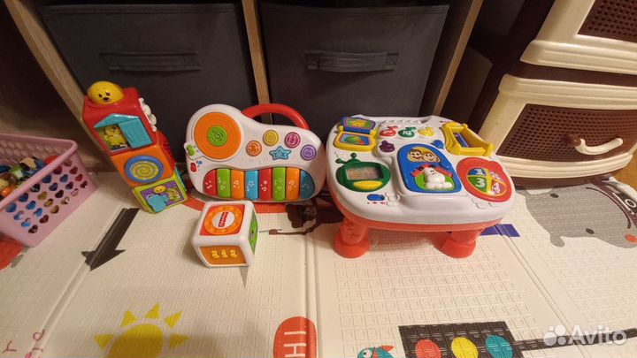 Развивающие игрушки для малышей + книжки пакетом