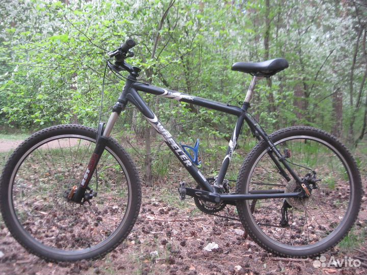 Два горных алюминиевых велосипеда