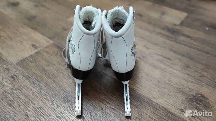 Коньки фигурные Mia, размер 35