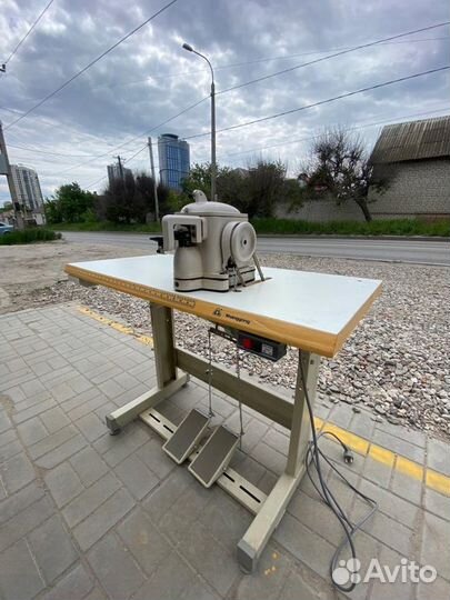 Швейная машинка Скорняжка